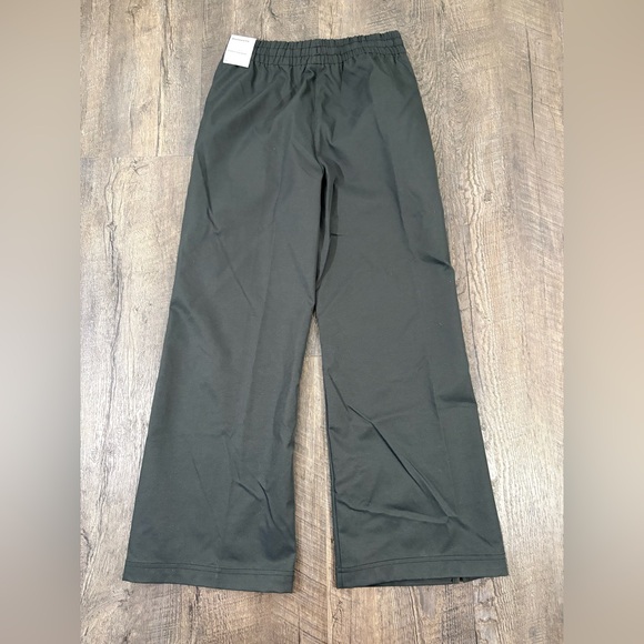 NEW - Nike Girls Charcoal Wide-Leg Pants - Picture 3 of 6